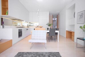 Appartement, 2 chambres (2 Bathrooms plus Study) | Coin séjour