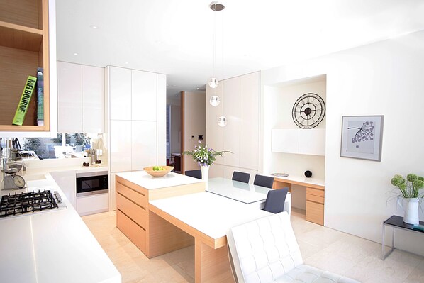Appartement, 2 chambres (2 Bathrooms plus Study) | Restauration dans la chambre