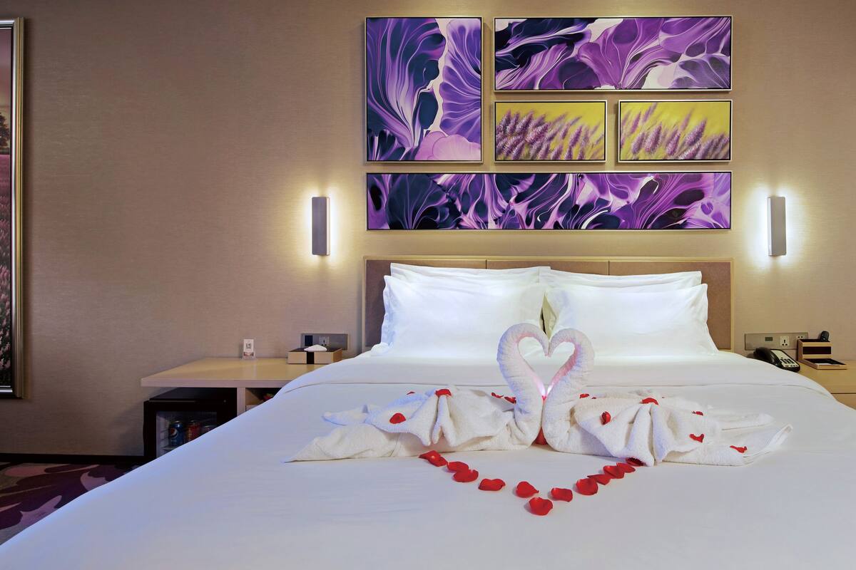 Romantic Room | Minibar, desk, blackout curtains, free WiFi