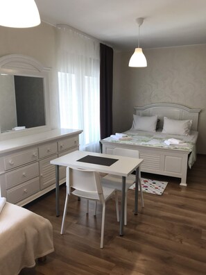 Familie studio | Verduisterende gordijnen, een strijkplank/strijkijzer, gratis wifi