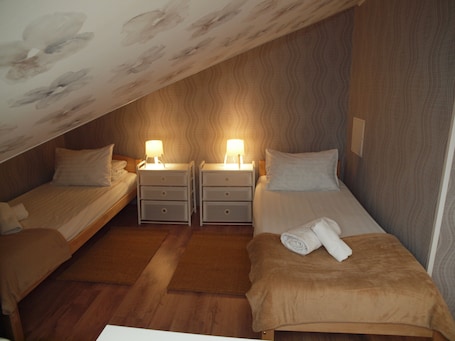 Cortinas blackout, tabla de planchar con plancha y wifi gratis