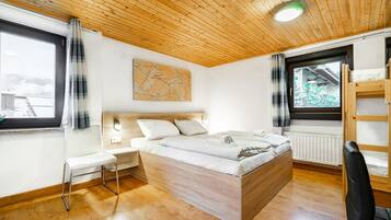 Family Room (4 Personen incl. Summer Card) | Soundproofing, free WiFi