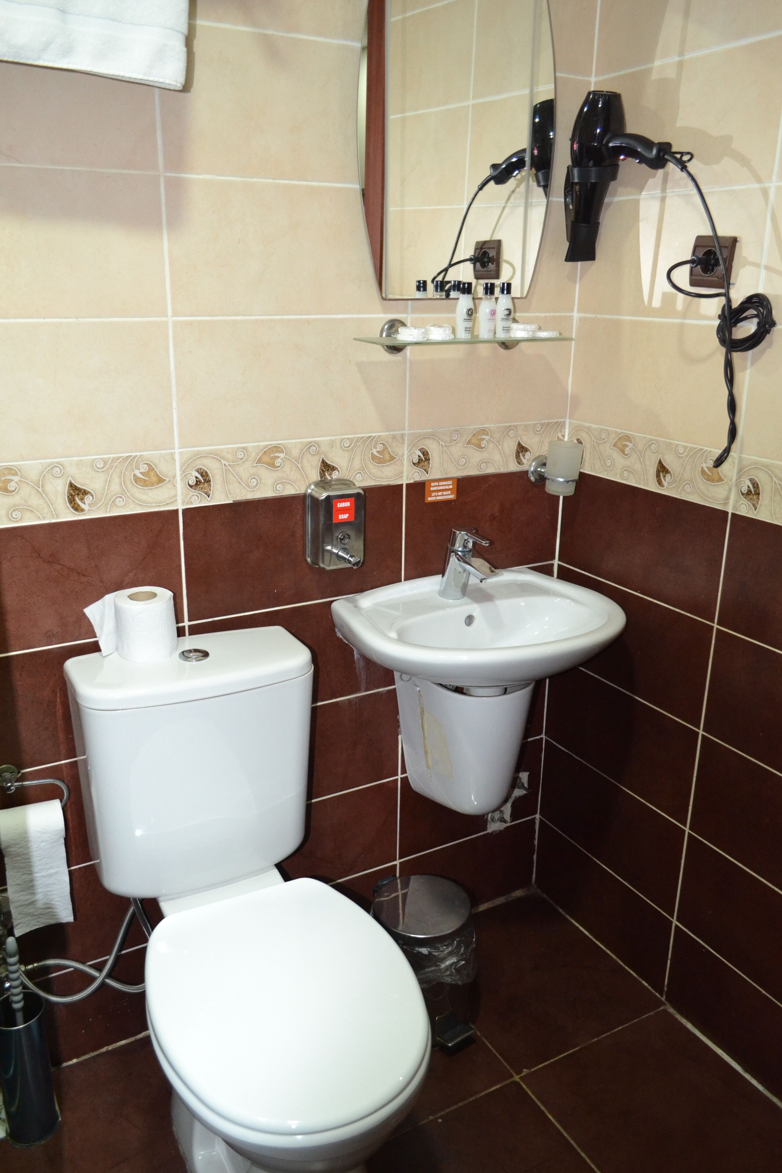 standard triple room, city view | bathroom | free toiletries, hair dryer, slippers, towels