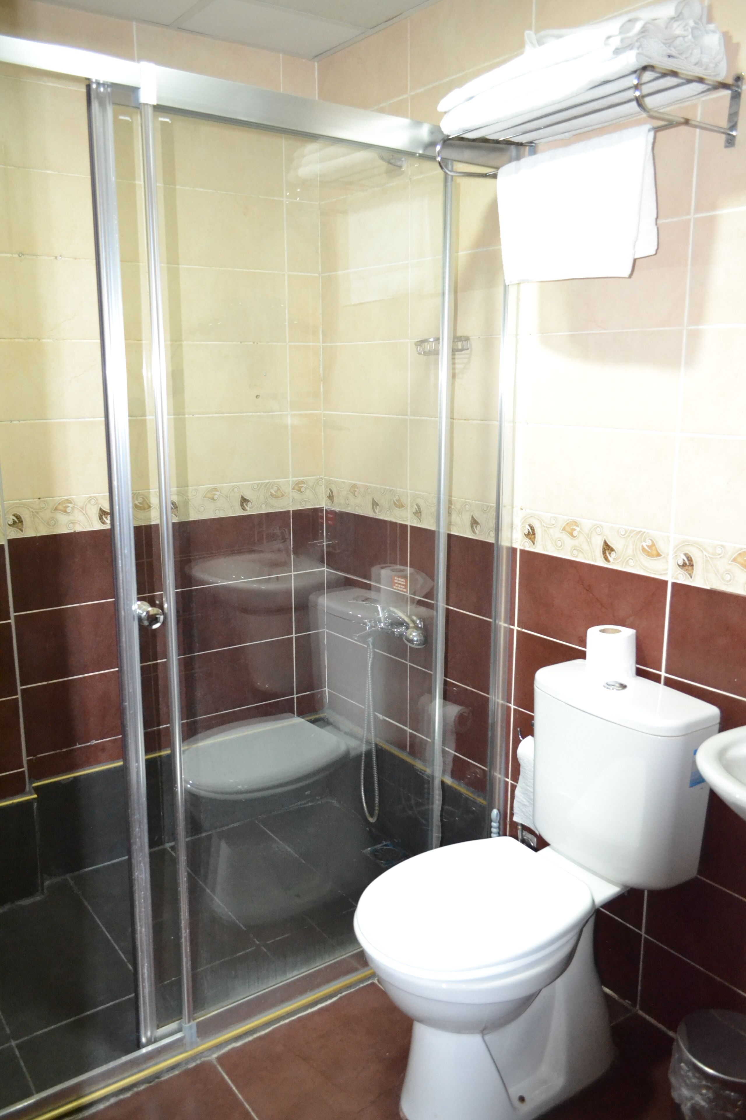 standard triple room, city view | bathroom | free toiletries, hair dryer, slippers, towels