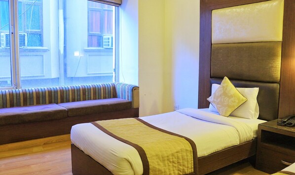 Deluxe Room, Private Bathroom | Desk, blackout drapes, soundproofing, iron/ironing board - Hotel Haris MG Road Gurugram (Gurugram)