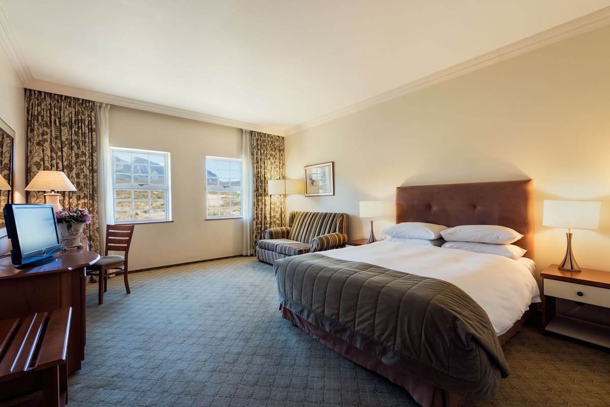 Chambre Double Standard, 1 grand lit et 1 canapé-lit