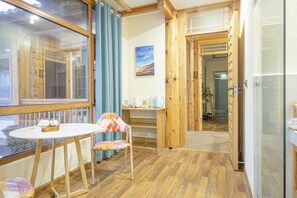 Decoración personalizada, muebles diferentes y escritorio
