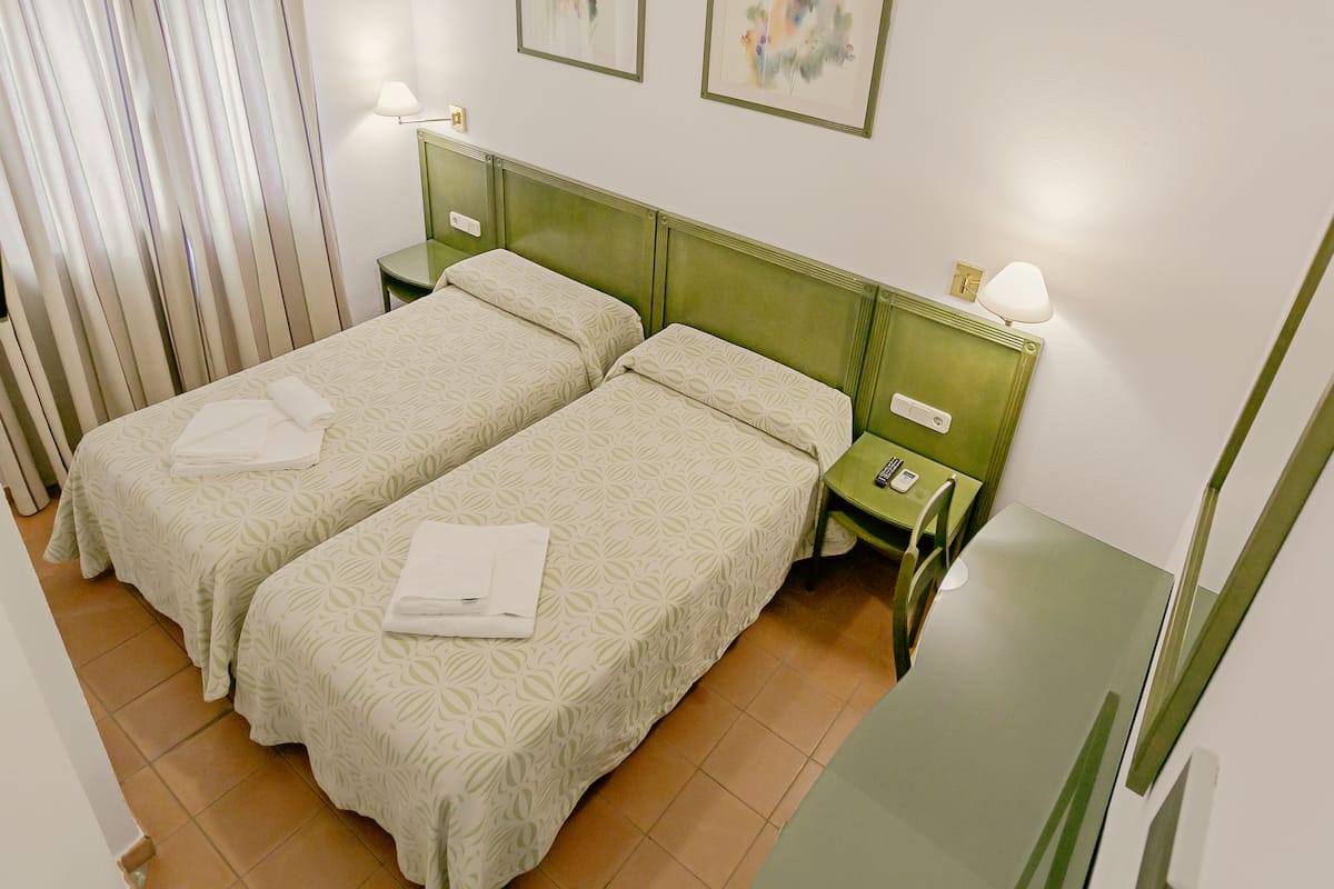1 slaapkamer, luxe beddengoed, een bureau, gratis wifi