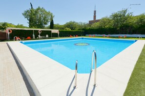 Piscine extérieure en saison