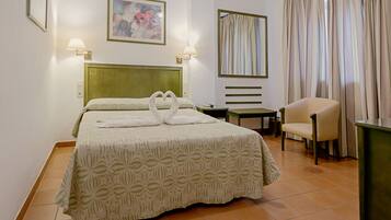 Tweepersoonskamer | 1 slaapkamer, luxe beddengoed, een bureau, gratis wifi