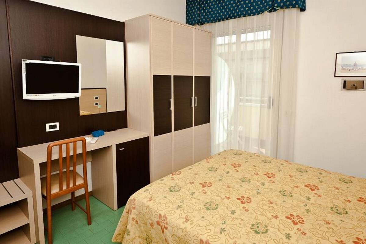 Quarto casal ou duplo | Cofres nos quartos, escrivaninha, berços grátis, Wi-Fi de cortesia