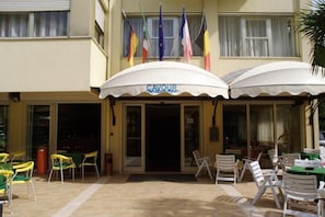 Café da manhã, almoço e jantar; culinária regional