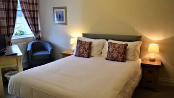 Family Room | Desk, free WiFi, bed sheets