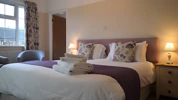 Double Room | Desk, free WiFi, bed sheets