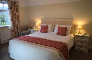 Double Room | Desk, free WiFi, bed sheets - Wye Valley Hotel (Chepstow)