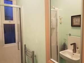 Bathroom - Dawlish Sea View Apartment (Dawlish)