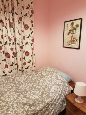 2 bedrooms, premium bedding, pillowtop beds, desk - Dawlish Sea View Apartment (Dawlish)