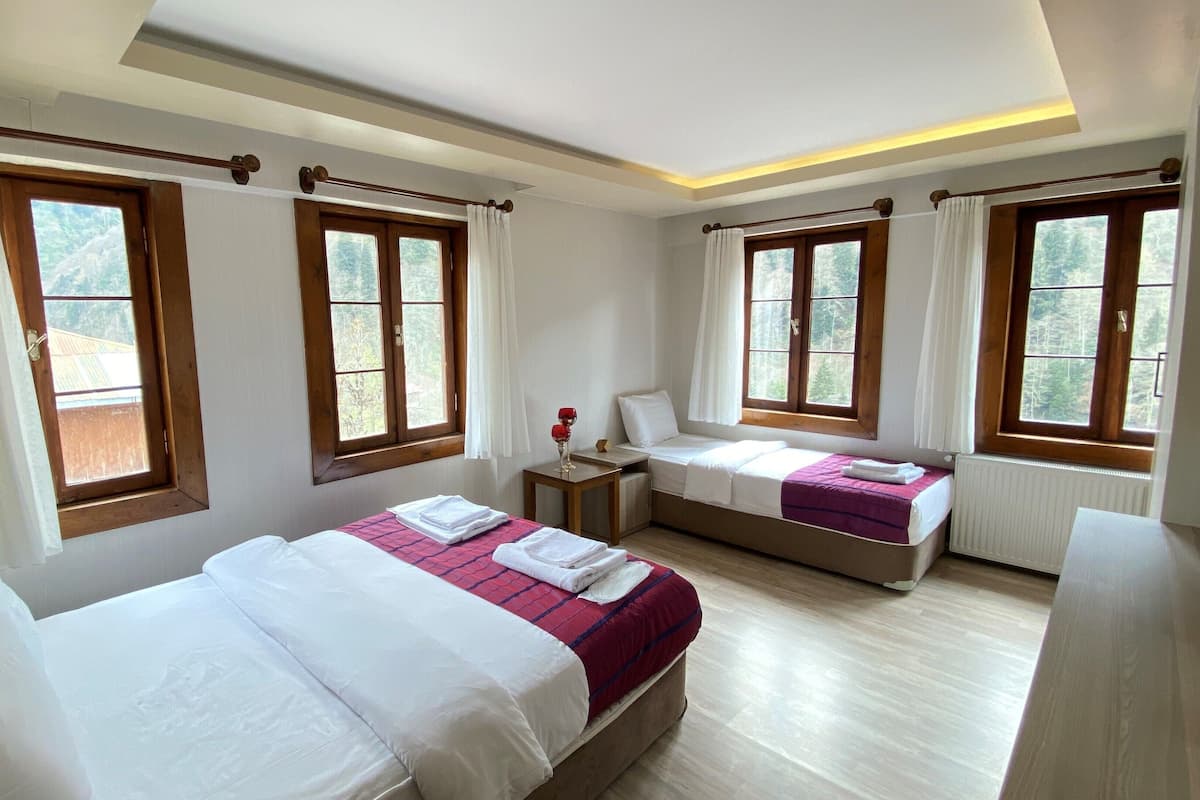 1 bedroom, premium bedding, in-room safe, desk