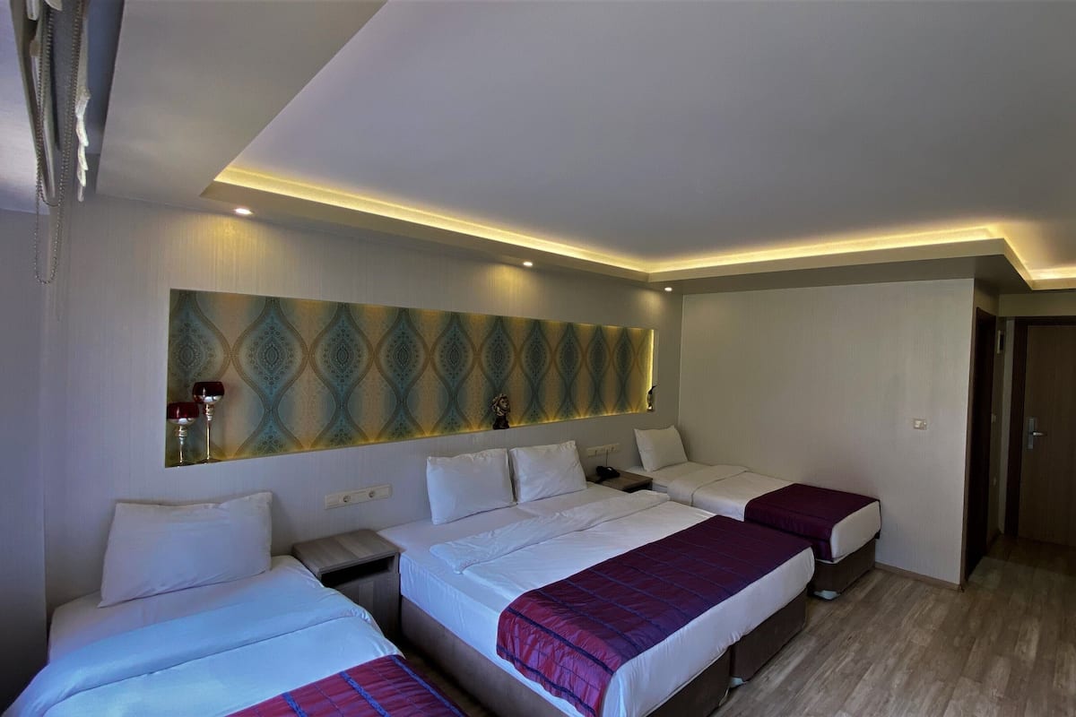 1 bedroom, premium bedding, in-room safe, desk