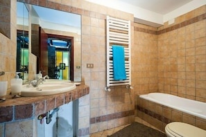 Apartment, 1 Bedroom | Bathroom