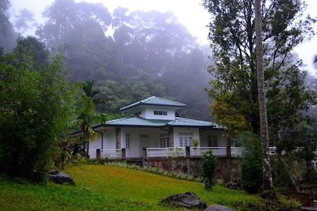 Esterni. Clovefield Villa