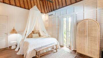 Premium bedding, in-room safe, free WiFi, bed sheets