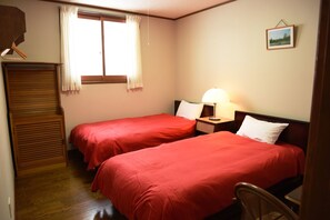 Standard Twin Room, 2 Twin Beds, Shared Bathroom | Free WiFi, bed sheets - Pension Grace (Hakuba)