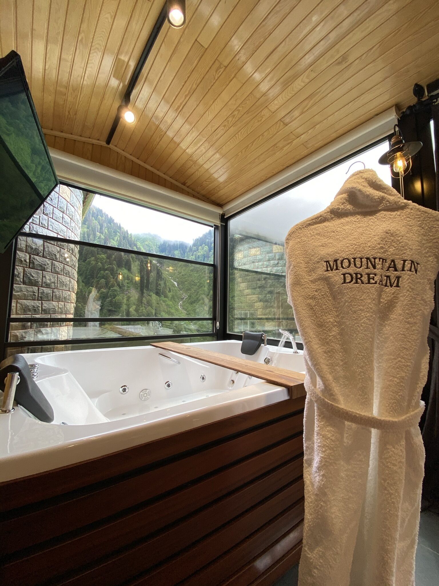 royal suite, fireplace, waterfall view, jakuzi | 1 bedroom, premium bedding, minibar, soundproofing