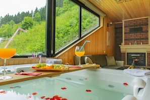 Queen Suite, Fireplace, Waterfall View, Jakuzi