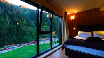 Deluxe, Fireplace, Waterfall View | 1 soveværelse, premium-sengetøj, minibar, lydisolering