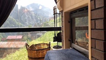 Royal Suite, Fireplace, Waterfall View, Jakuzi | 1 間睡房、高級寢具、迷你吧、隔音