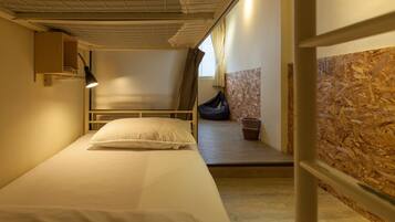 Standard Quadruple Room | Blackout drapes, free WiFi