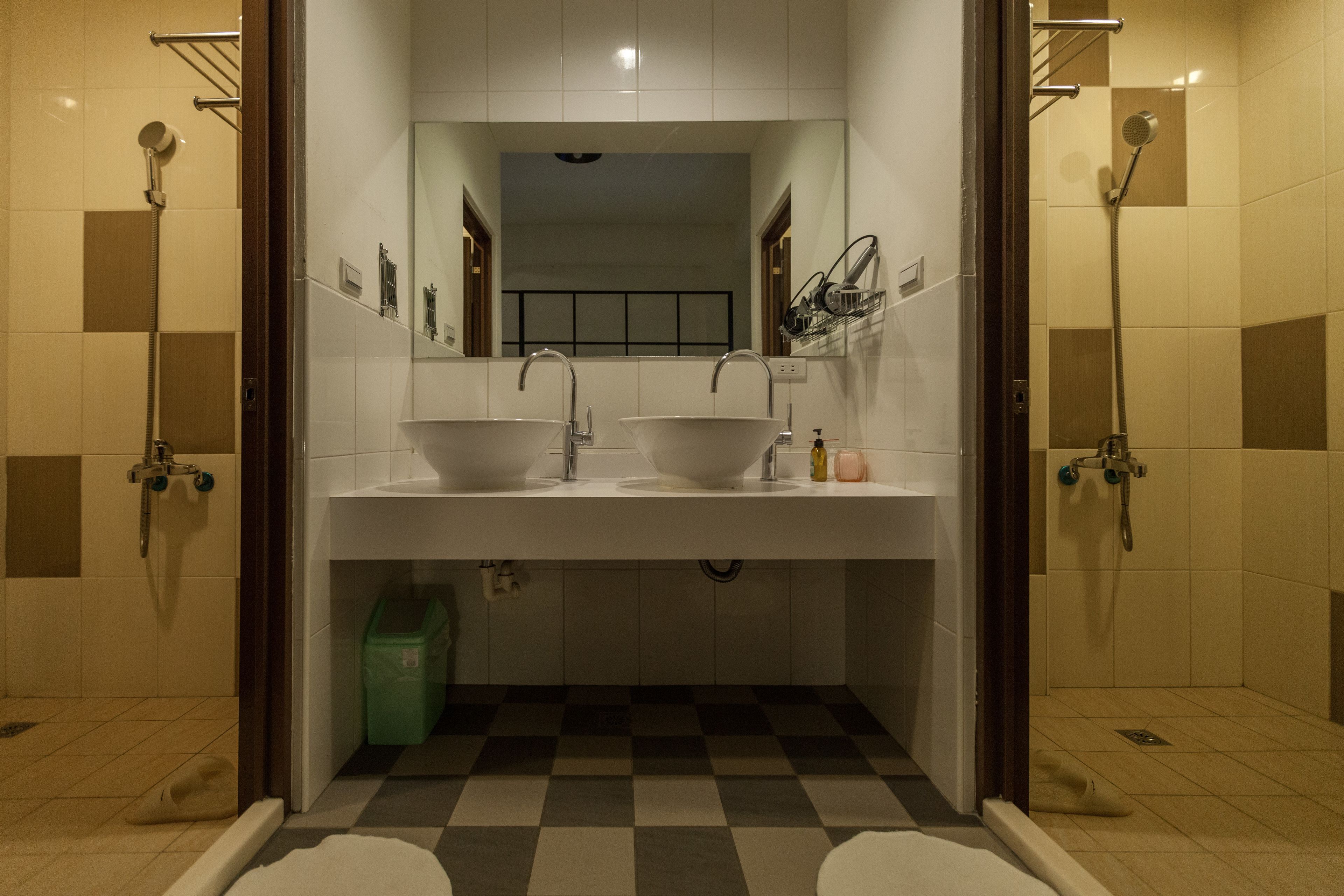 Shared Dormitory, Mixed Dorm | Bathroom | Free toiletries, hair dryer, slippers, towels