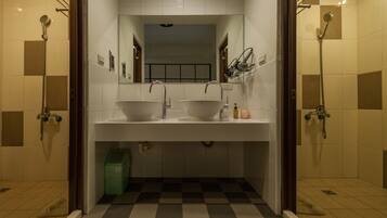 Shared Dormitory, Mixed Dorm | Bathroom | Free toiletries, hair dryer, slippers, towels