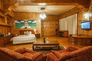 Suite | Zimmersafe, Schreibtisch, Zustellbetten, kostenloses WLAN