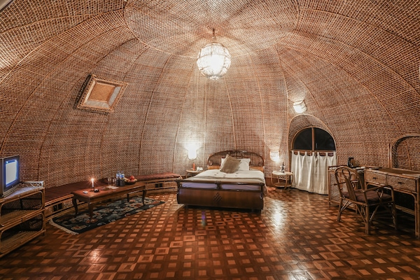 Caja de seguridad en la habitación y escritorio