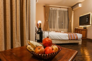 Deluxe Twin kamer | Een kluis op de kamer, een bureau, extra bedden (toeslag), gratis wifi