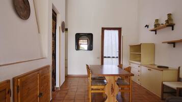 Apartment, 2 Bedrooms | In-room dining