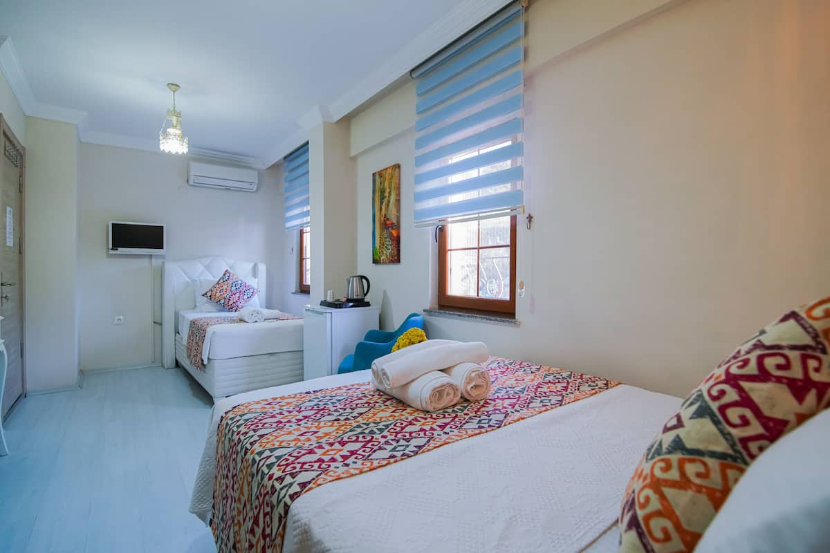 Kamar Triple Deluks | Setrika/meja setrika, Wi-Fi gratis, dan seprai linen