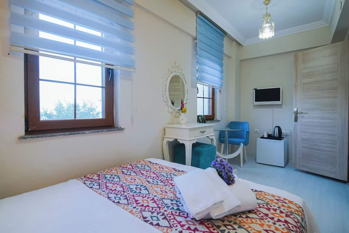 Kamar Double Ekonomi, pemandangan laut terbatas | Setrika/meja setrika, Wi-Fi gratis, dan seprai linen