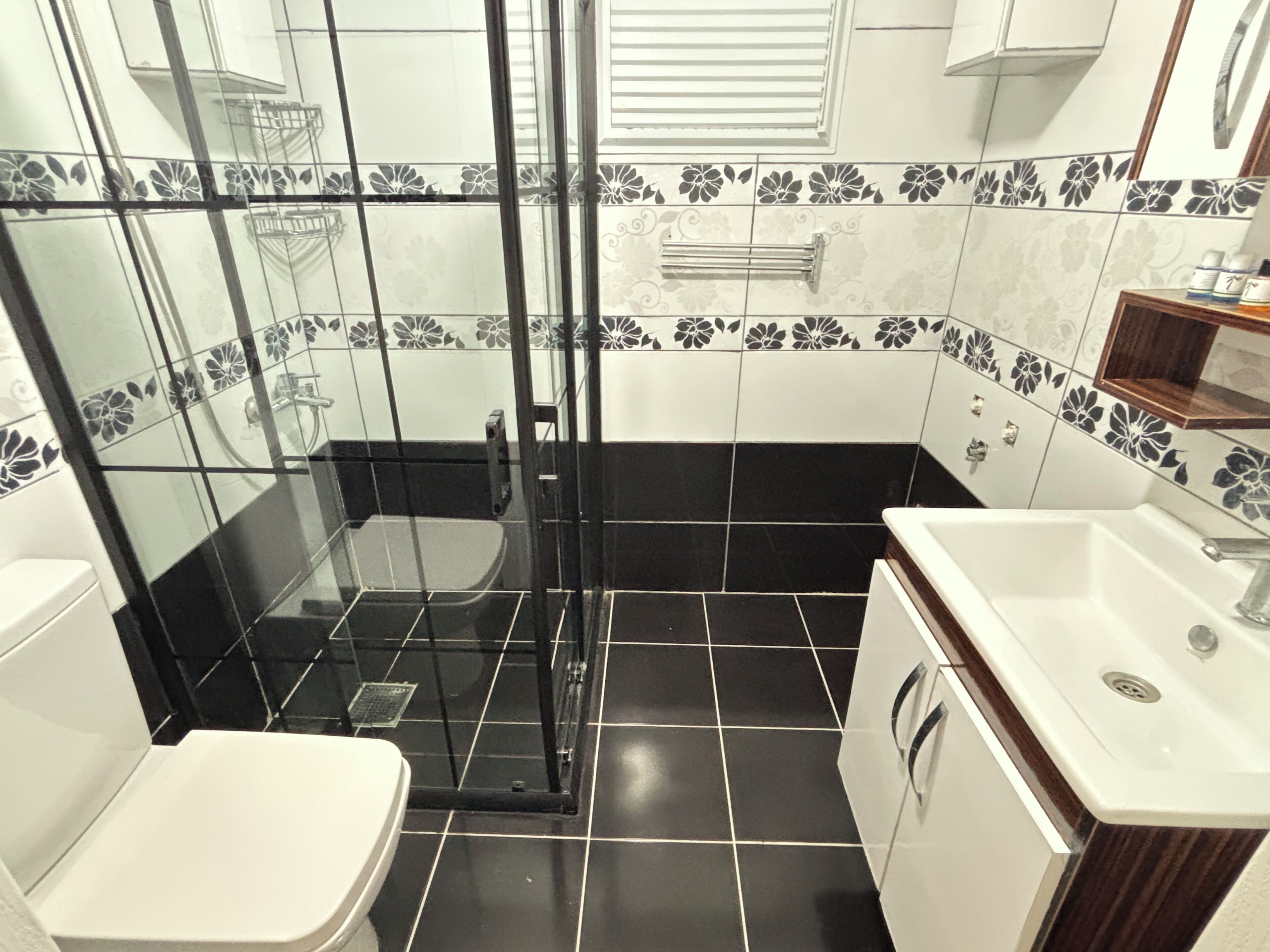 economy quadruple room | bathroom | shower, free toiletries, hair dryer, slippers