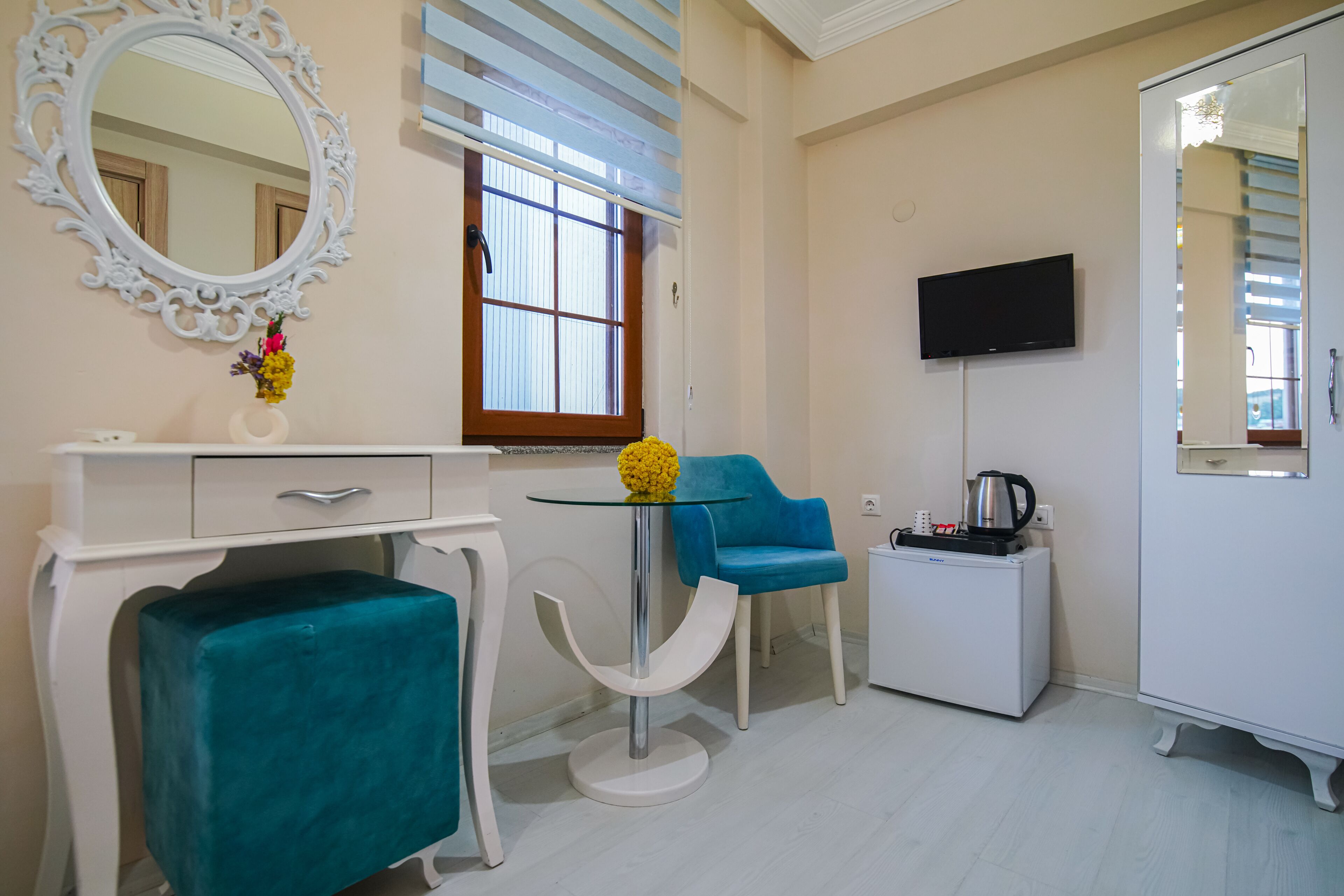 small double room with sea view | 1 bedroom, iron/ironing board, free wifi, bed sheets