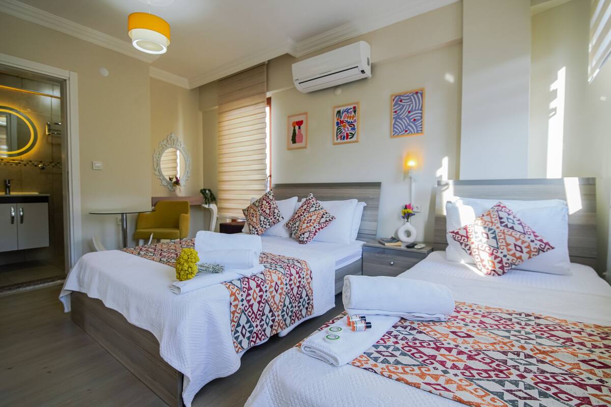 Comfort Triple Room | Iron/ironing board (on request), WiFi (free), bed sheets