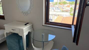 Economy tweepersoonskamer, uitzicht op zee | Uitzicht vanuit de kamer