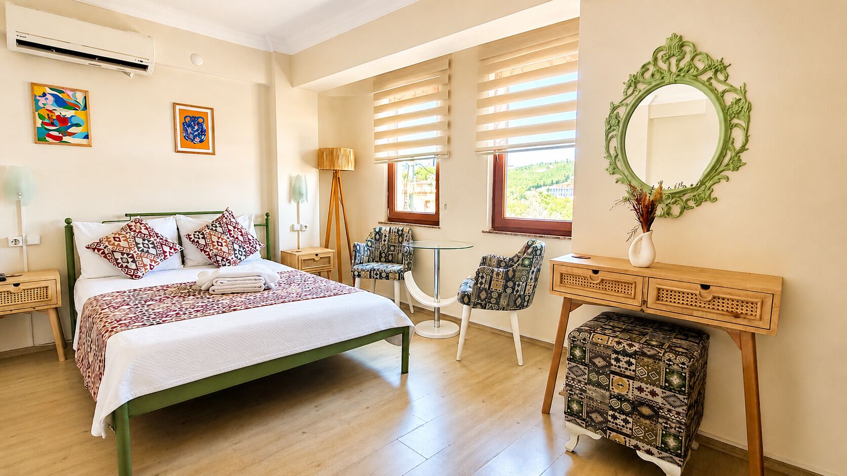 Tabla de planchar con plancha, wifi gratis y ropa de cama 