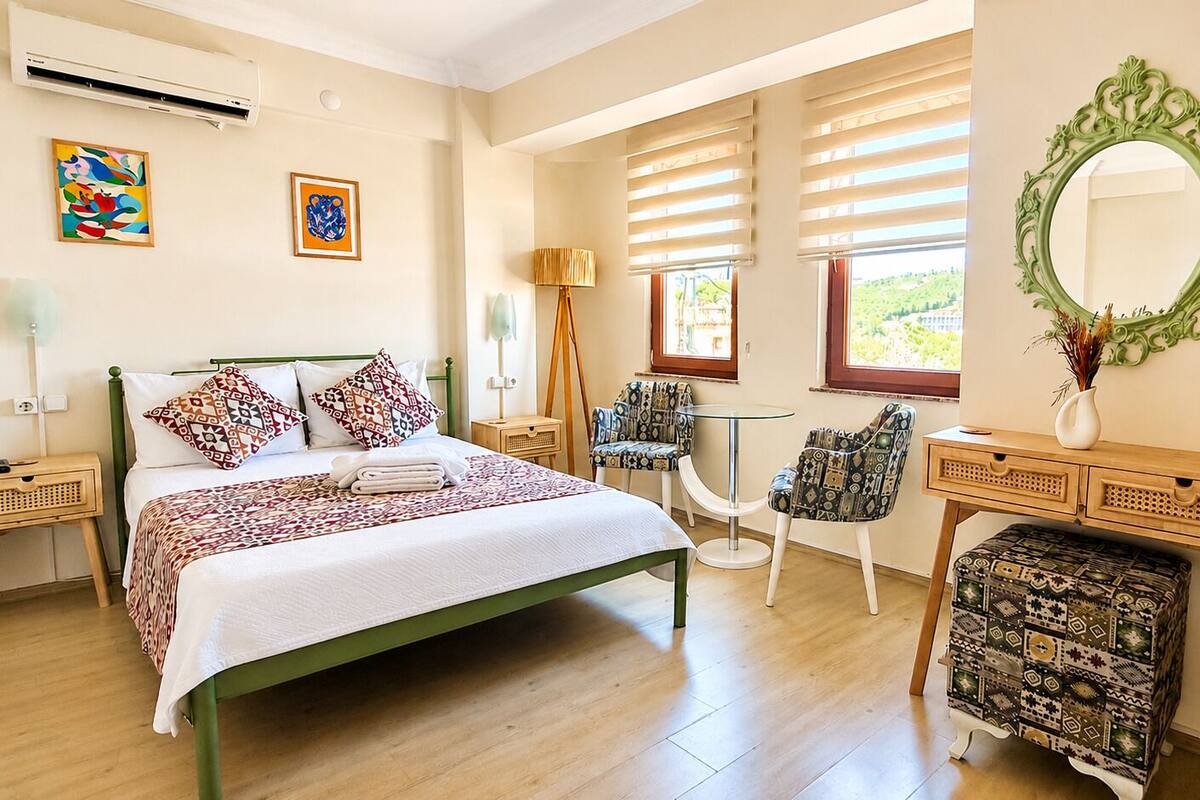 Comfort Triple Room, City View | Iron/ironing board (on request), WiFi (free), bed sheets