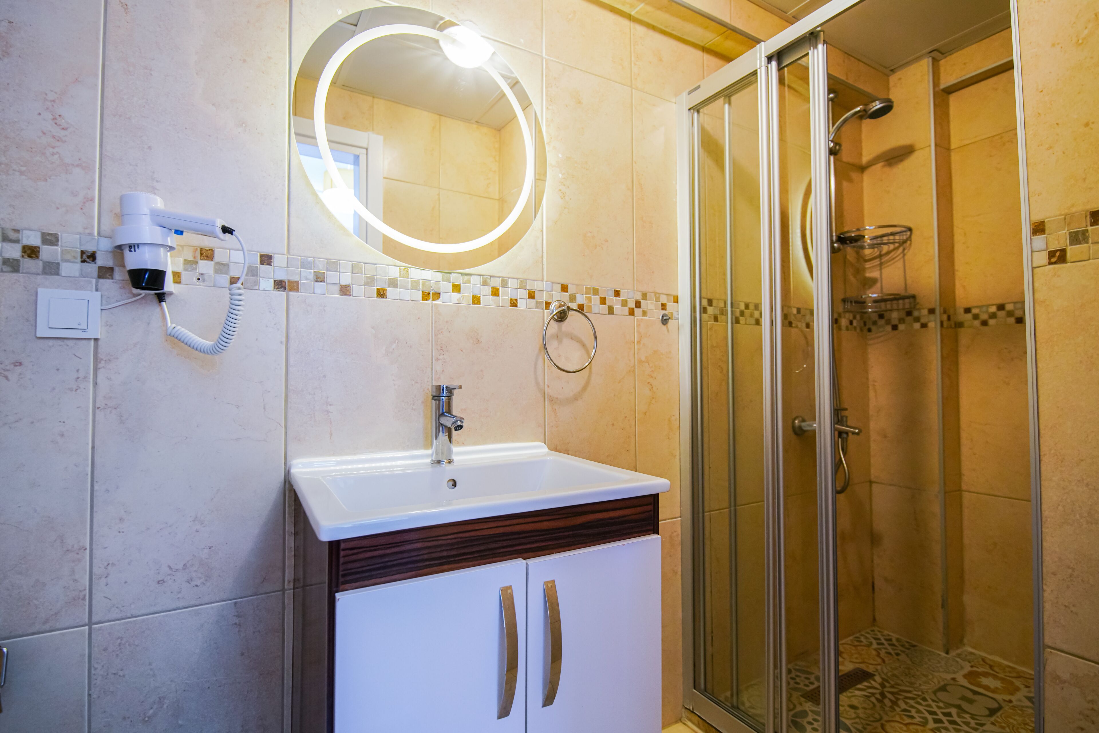 comfort double room | bathroom | shower, free toiletries, hair dryer, slippers