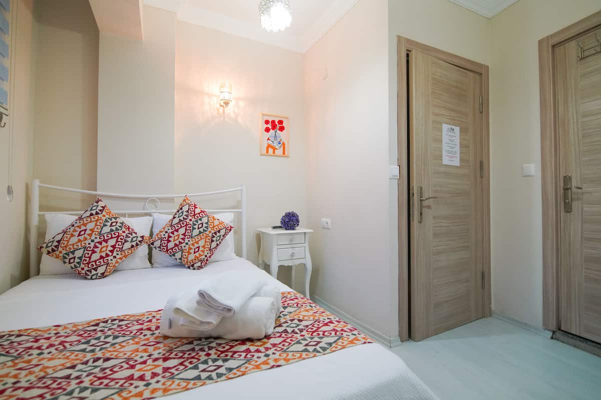 Kamar Double Ekonomi | Setrika/meja setrika, Wi-Fi gratis, dan seprai linen