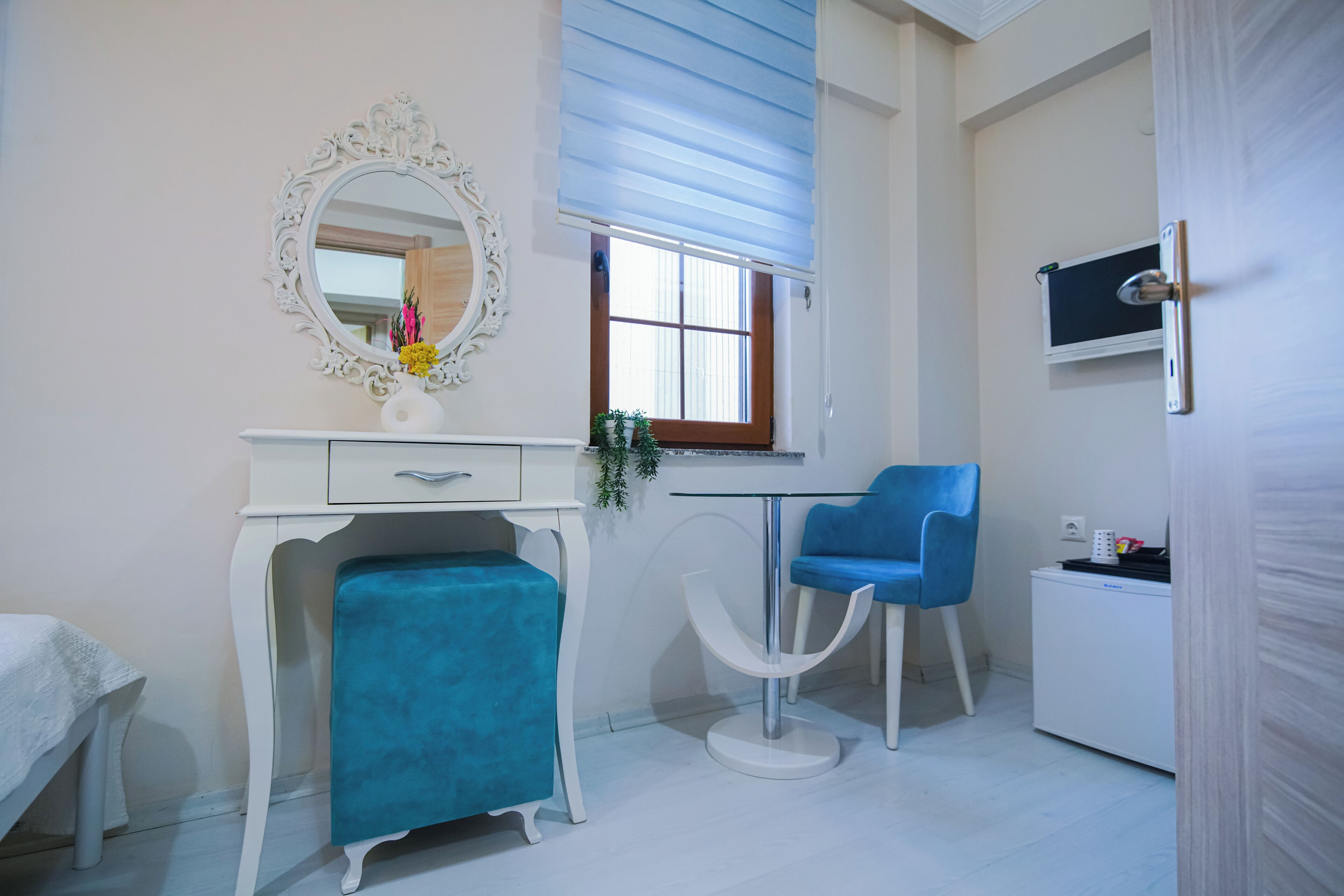 small double bed partial sea view | 1 bedroom, iron/ironing board, free wifi, bed sheets