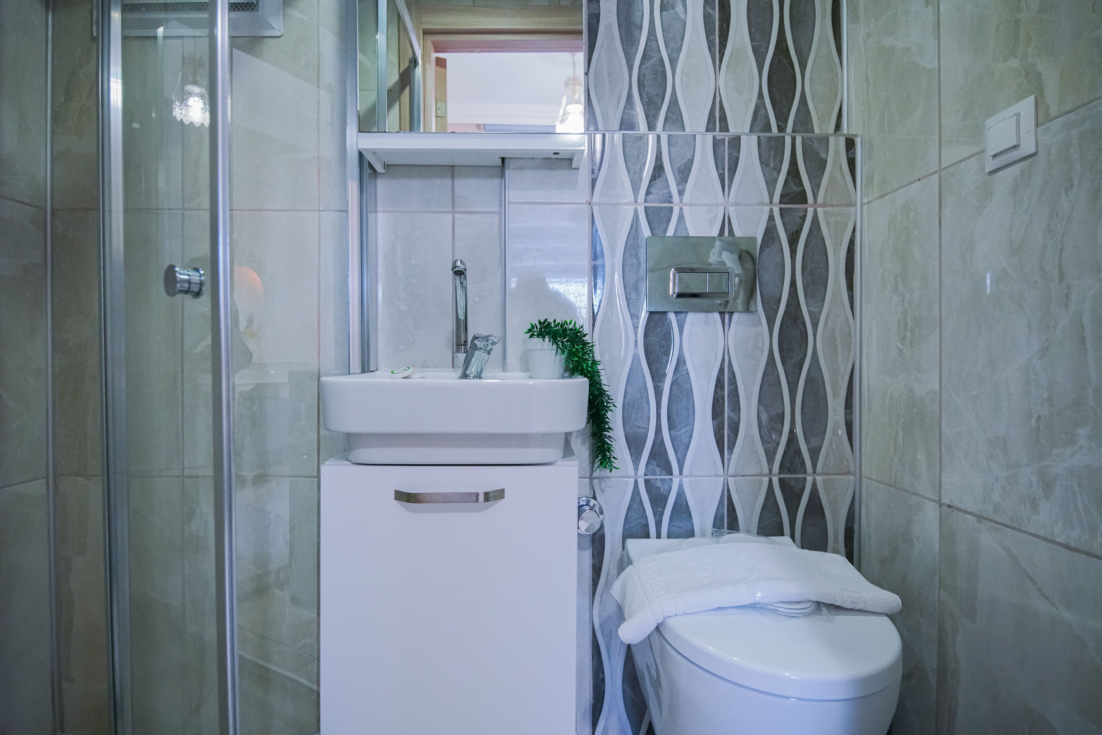 shower, free toiletries, hair dryer, slippers